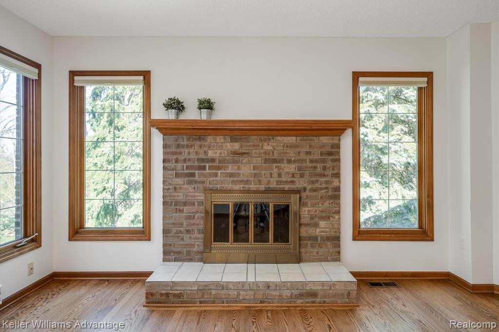 1372 LAUREL VIEW Drive, Ann Arbor, MI 48105 — Photo 3