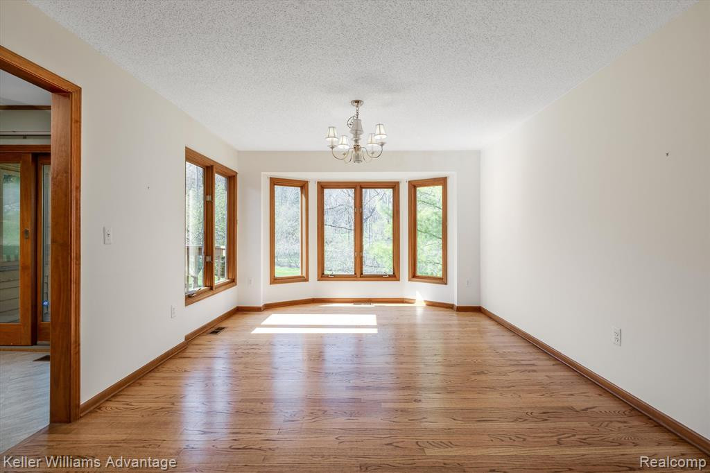 1372 LAUREL VIEW Drive, Ann Arbor, MI 48105 — Photo 5