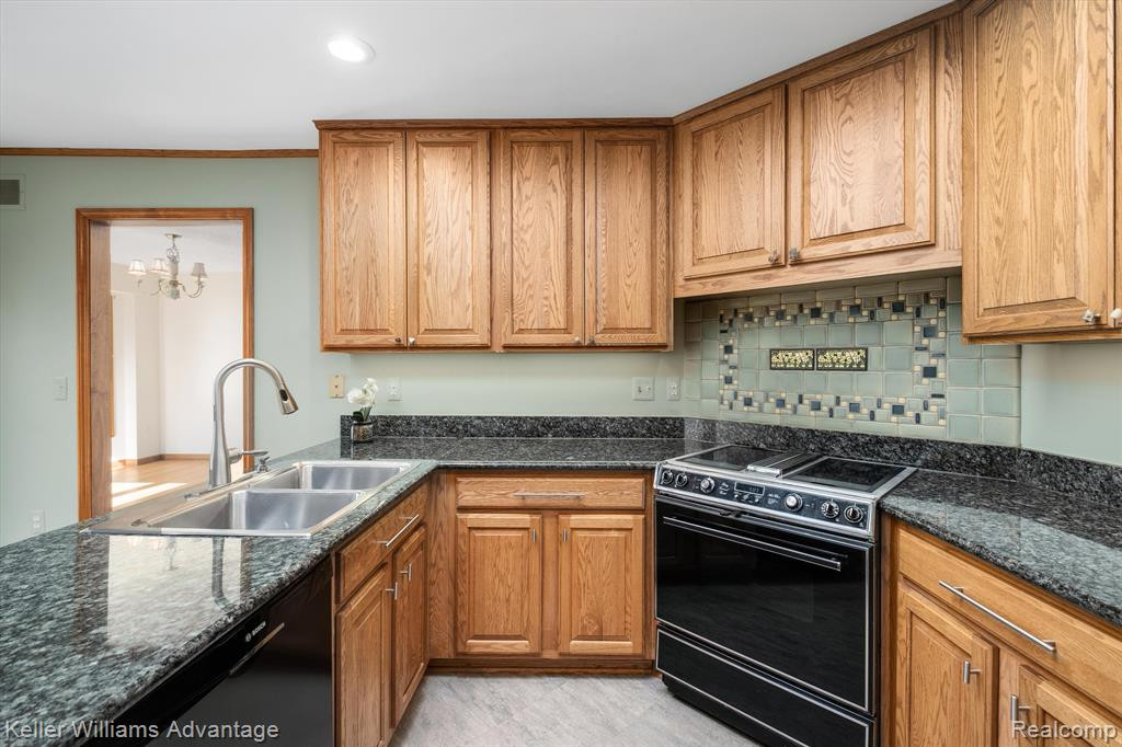 1372 LAUREL VIEW Drive, Ann Arbor, MI 48105 — Photo 7