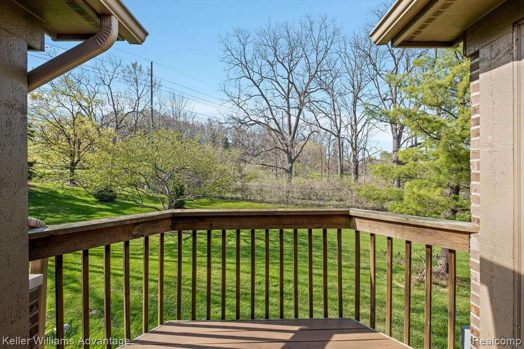 1372 LAUREL VIEW Drive, Ann Arbor, MI 48105 — Photo 9