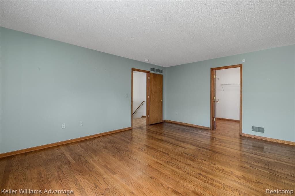 1372 LAUREL VIEW Drive, Ann Arbor, MI 48105 — Photo 11