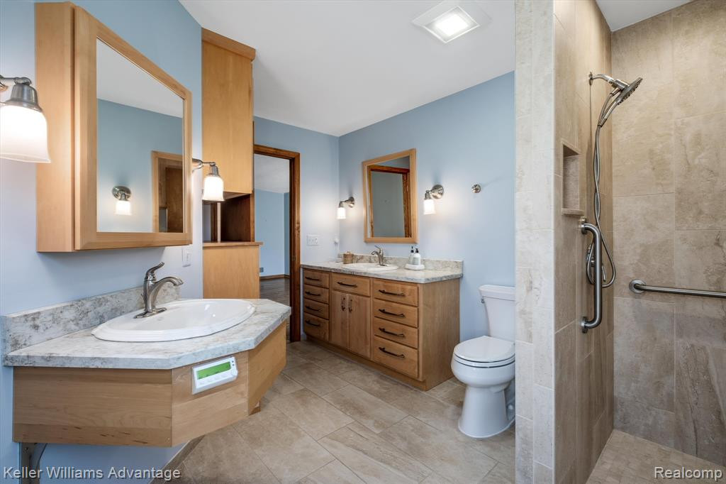 1372 LAUREL VIEW Drive, Ann Arbor, MI 48105 — Photo 12