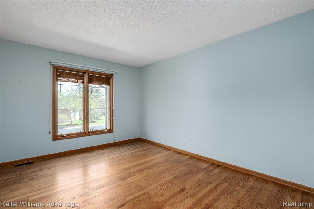 1372 LAUREL VIEW Drive, Ann Arbor, MI 48105 — Photo 17