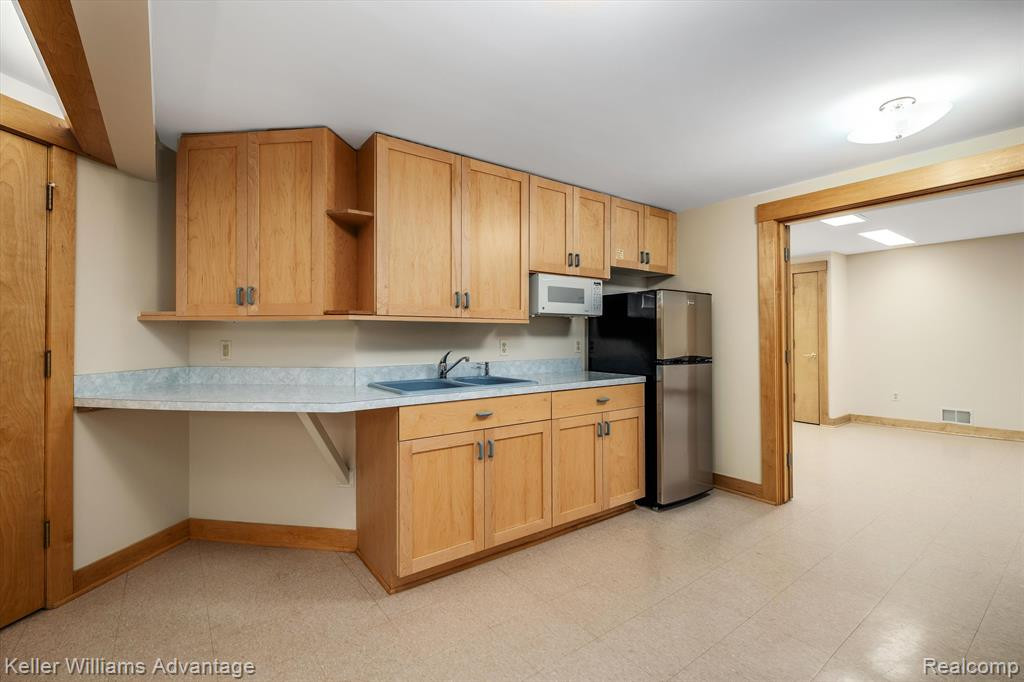 1372 LAUREL VIEW Drive, Ann Arbor, MI 48105 — Photo 21