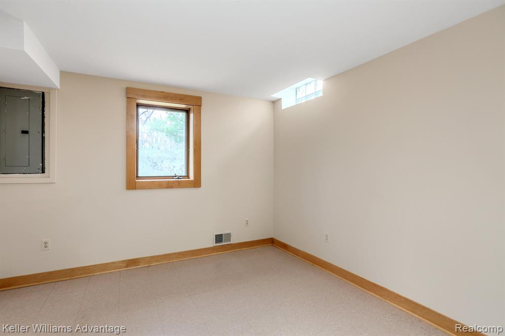 1372 LAUREL VIEW Drive, Ann Arbor, MI 48105 — Photo 24