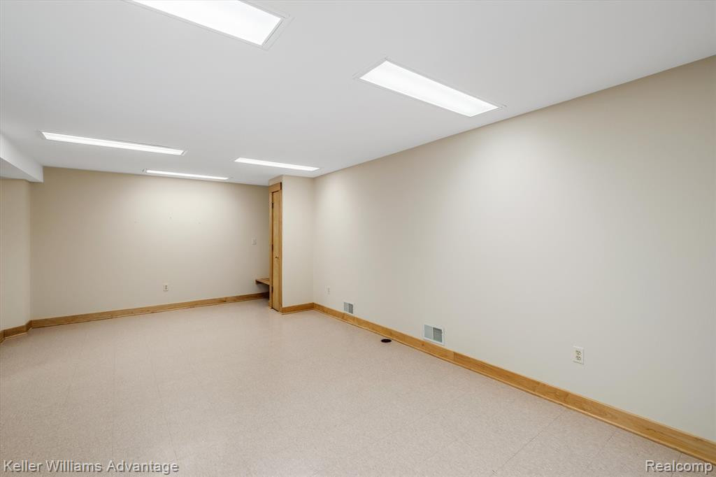 1372 LAUREL VIEW Drive, Ann Arbor, MI 48105 — Photo 26