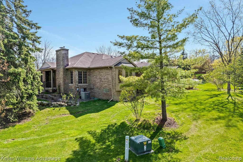 1372 LAUREL VIEW Drive, Ann Arbor, MI 48105 — Photo 33