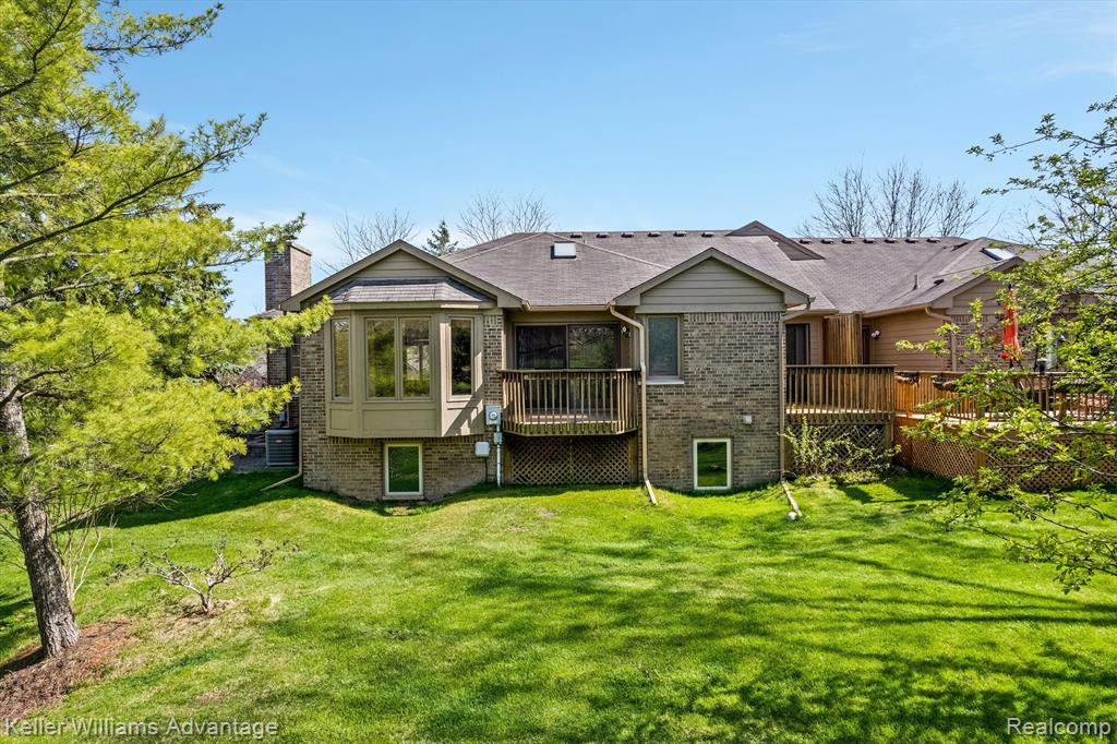 1372 LAUREL VIEW Drive, Ann Arbor, MI 48105 — Photo 39