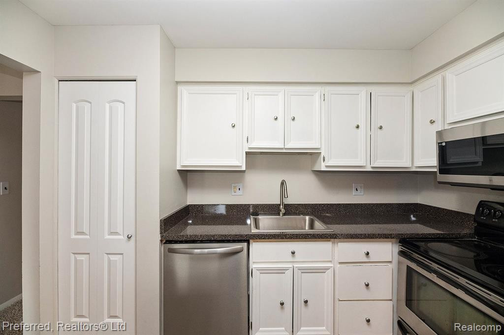 7422 WOODVIEW Street, 1, Westland, MI — Photo 10