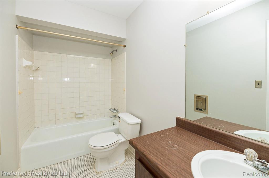 7422 WOODVIEW Street, 1, Westland, MI — Photo 17