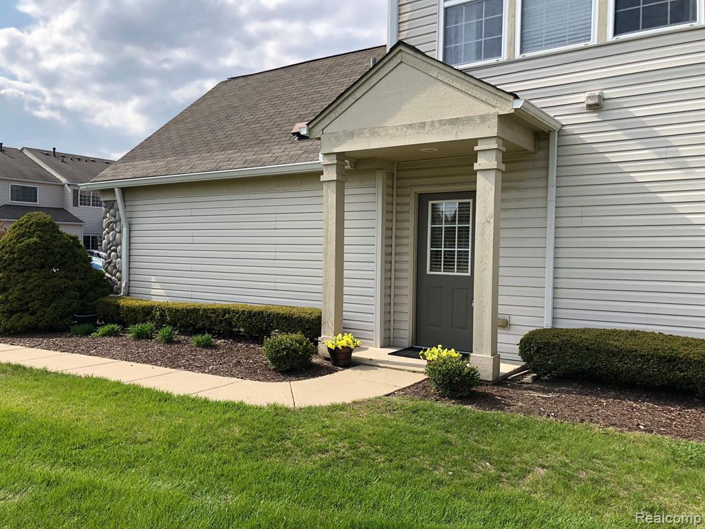 26667 KIRKWAY Drive, Woodhaven, MI 48183 — Photo 2
