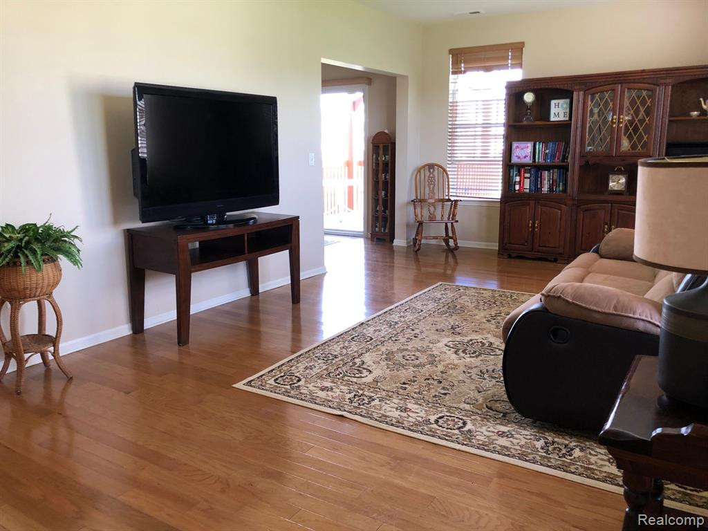 26667 KIRKWAY Drive, Woodhaven, MI 48183 — Photo 4