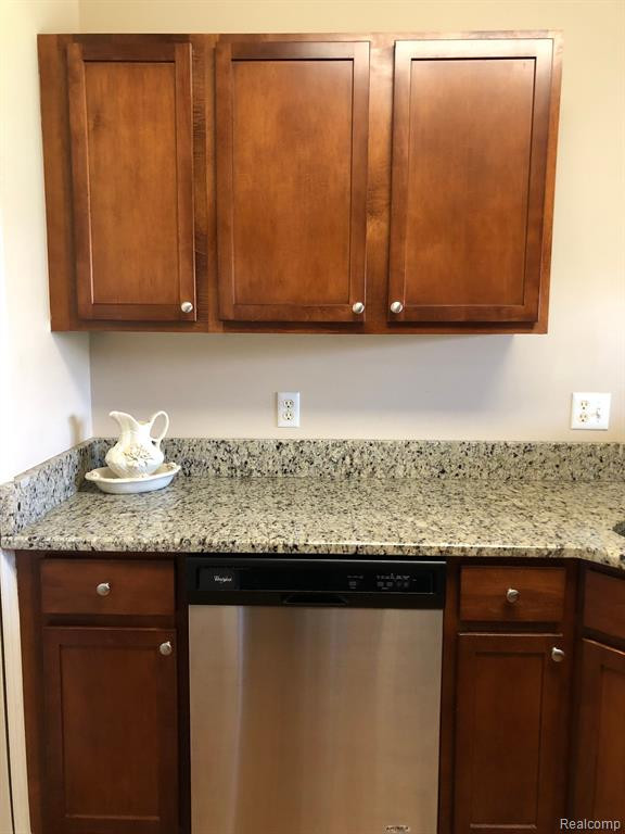 26667 KIRKWAY Drive, Woodhaven, MI 48183 — Photo 7