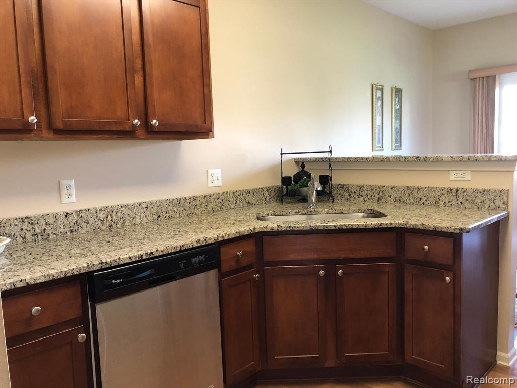 26667 KIRKWAY Drive, Woodhaven, MI 48183 — Photo 8