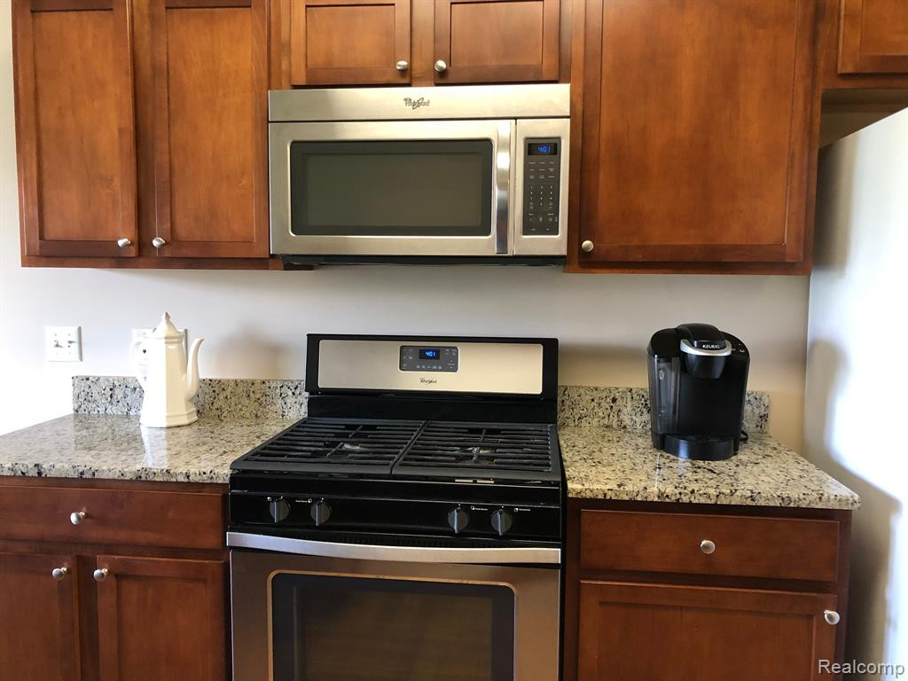 26667 KIRKWAY Drive, Woodhaven, MI 48183 — Photo 9