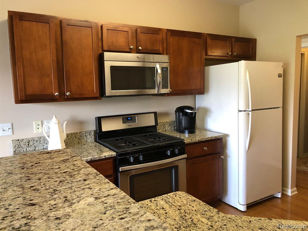 26667 KIRKWAY Drive, Woodhaven, MI 48183 — Photo 10