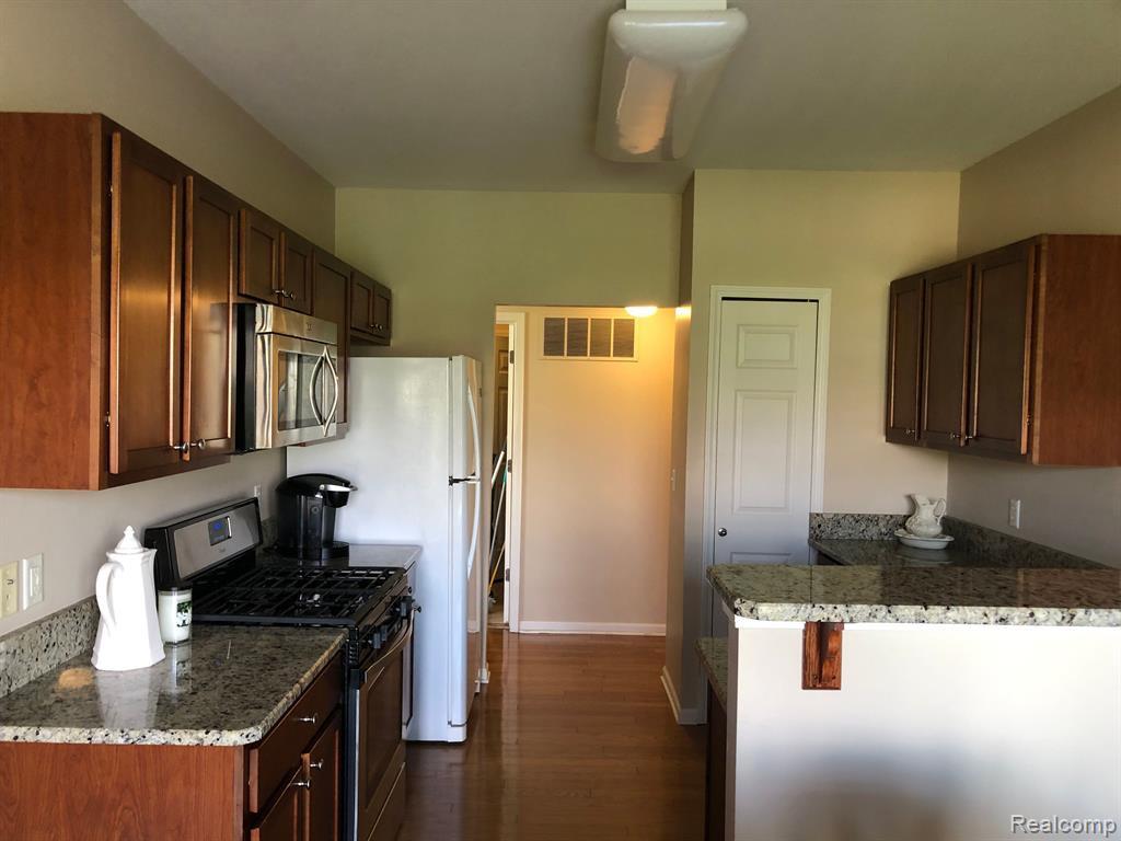 26667 KIRKWAY Drive, Woodhaven, MI 48183 — Photo 11