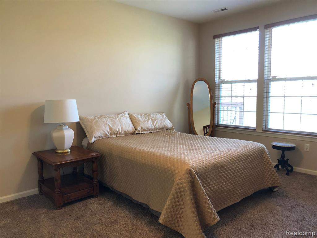 26667 KIRKWAY Drive, Woodhaven, MI 48183 — Photo 15