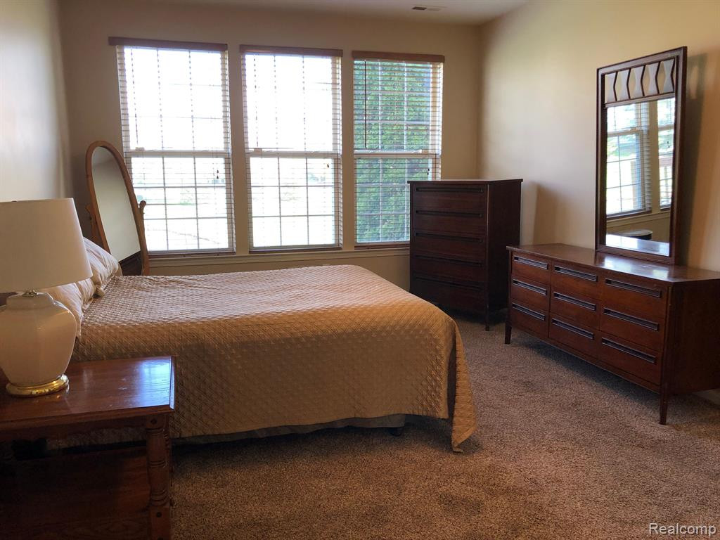 26667 KIRKWAY Drive, Woodhaven, MI 48183 — Photo 16