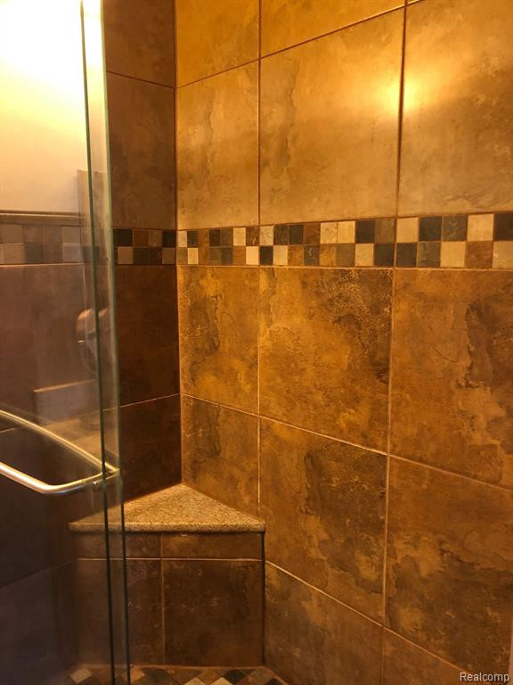 26667 KIRKWAY Drive, Woodhaven, MI 48183 — Photo 19