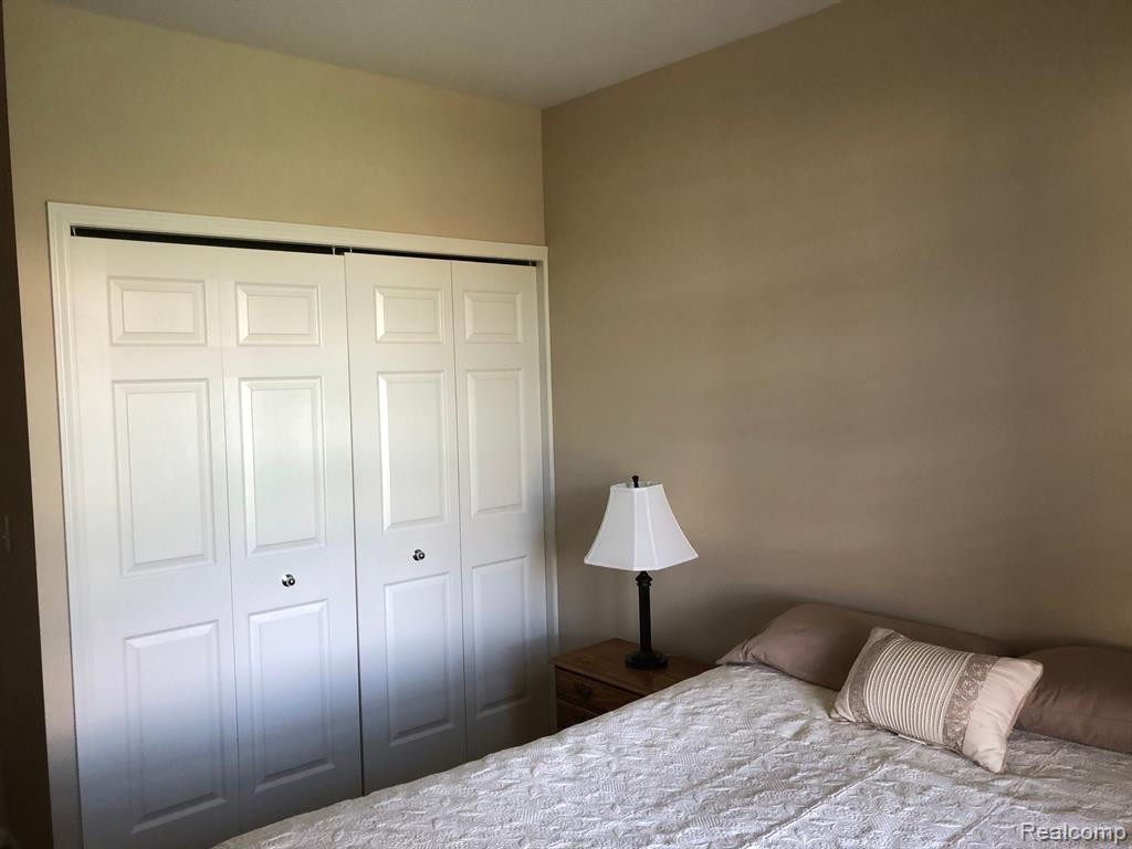 26667 KIRKWAY Drive, Woodhaven, MI 48183 — Photo 21