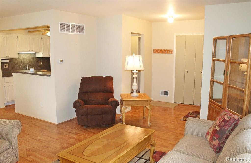 41553 BEDFORD Drive, Canton, MI 48187 — Photo 13