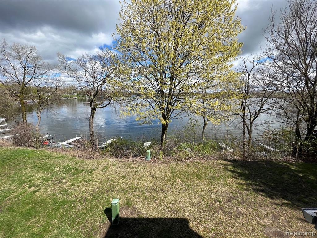 9631 HARBOUR COVE, Ypsilanti, MI 48197 — Photo 2