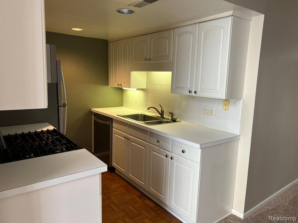 9631 HARBOUR COVE, Ypsilanti, MI 48197 — Photo 7