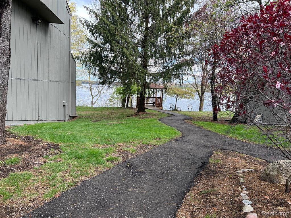 9631 HARBOUR COVE, Ypsilanti, MI 48197 — Photo 10