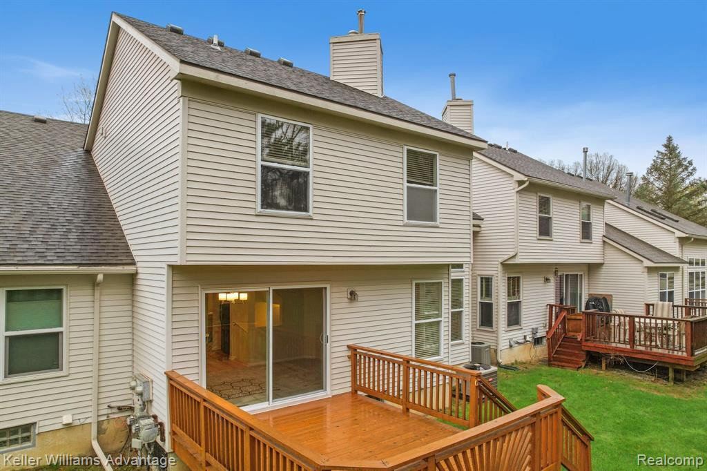 1033 CALPERNIA, Wixom, MI 48393 — Photo 3