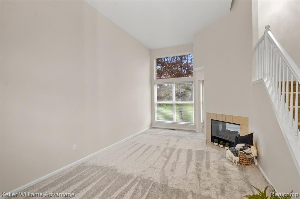 1033 CALPERNIA, Wixom, MI 48393 — Photo 6