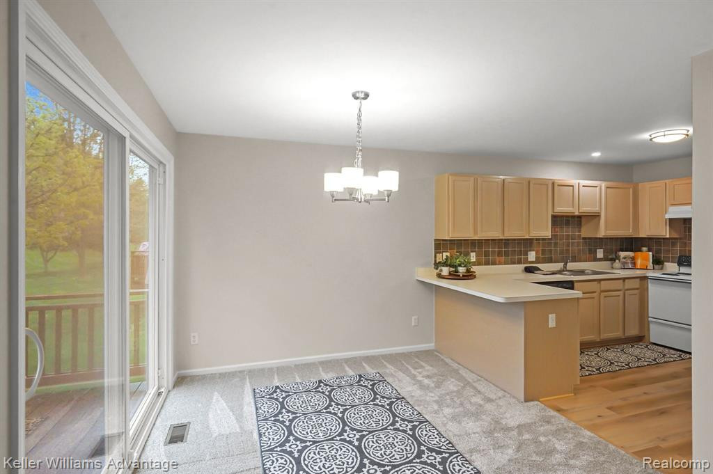 1033 CALPERNIA, Wixom, MI 48393 — Photo 9