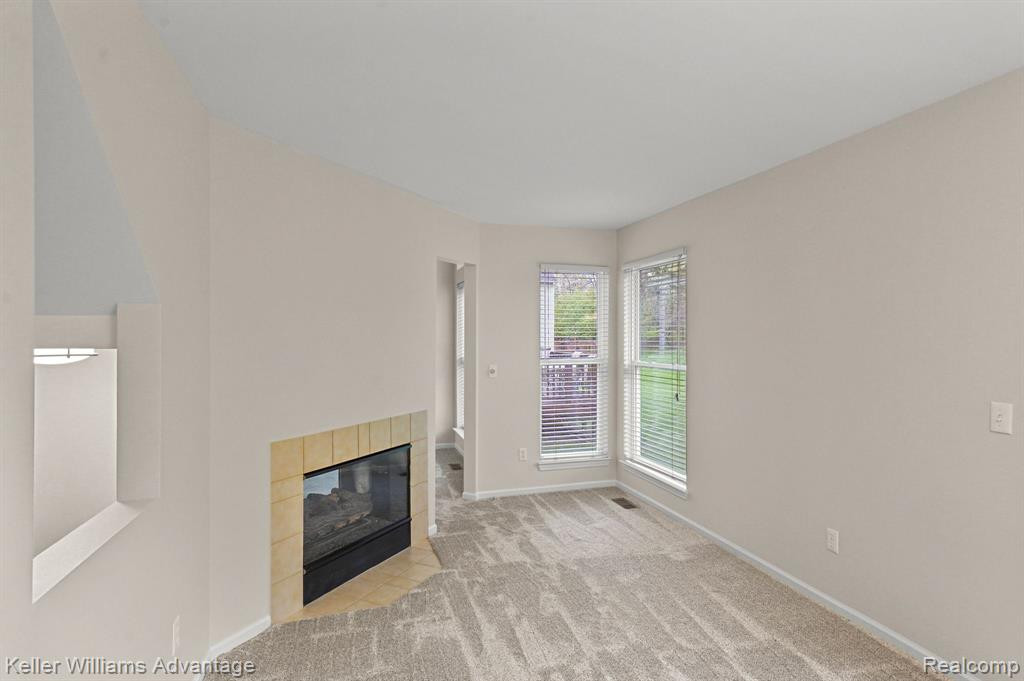 1033 CALPERNIA, Wixom, MI 48393 — Photo 11