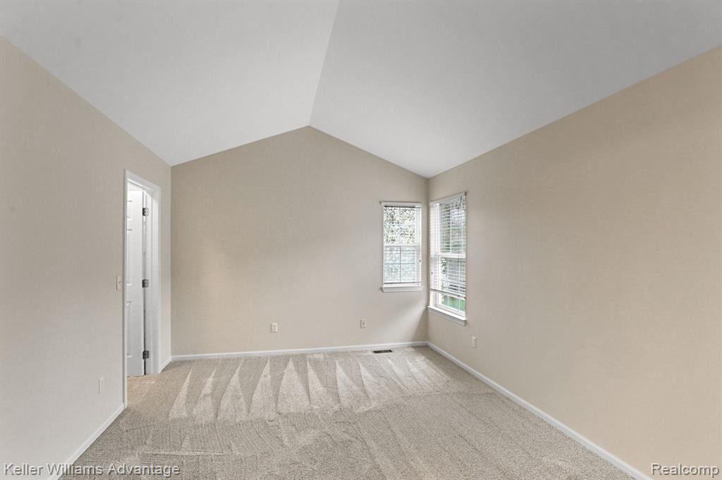 1033 CALPERNIA, Wixom, MI 48393 — Photo 20