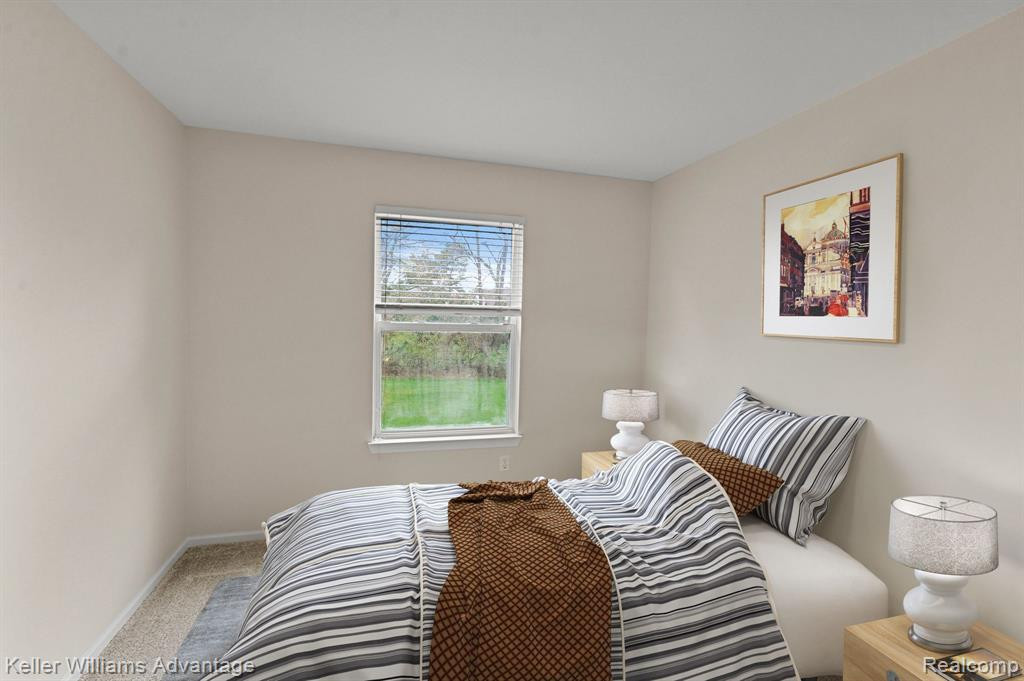 1033 CALPERNIA, Wixom, MI 48393 — Photo 24