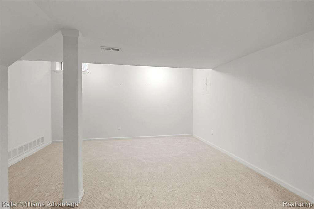 1033 CALPERNIA, Wixom, MI 48393 — Photo 31