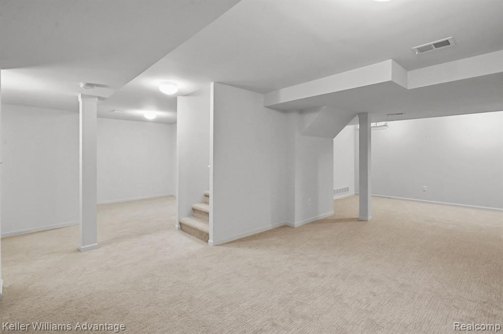1033 CALPERNIA, Wixom, MI 48393 — Photo 32