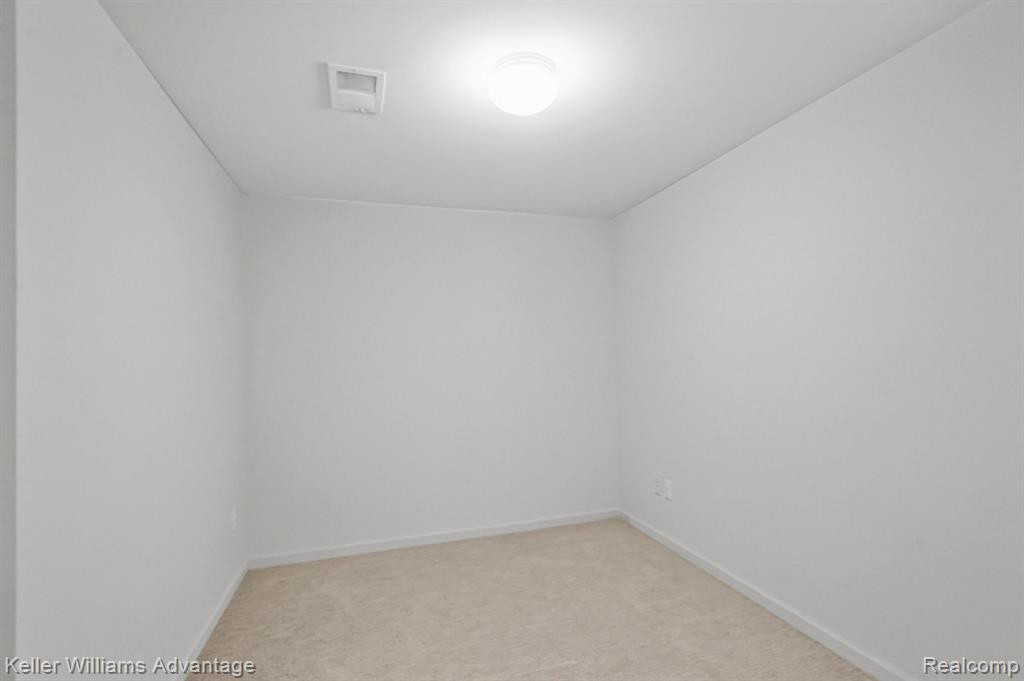 1033 CALPERNIA, Wixom, MI 48393 — Photo 33