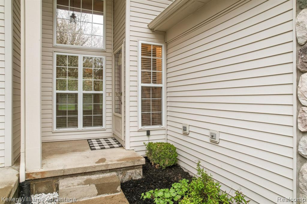 1033 CALPERNIA, Wixom, MI 48393 — Photo 36