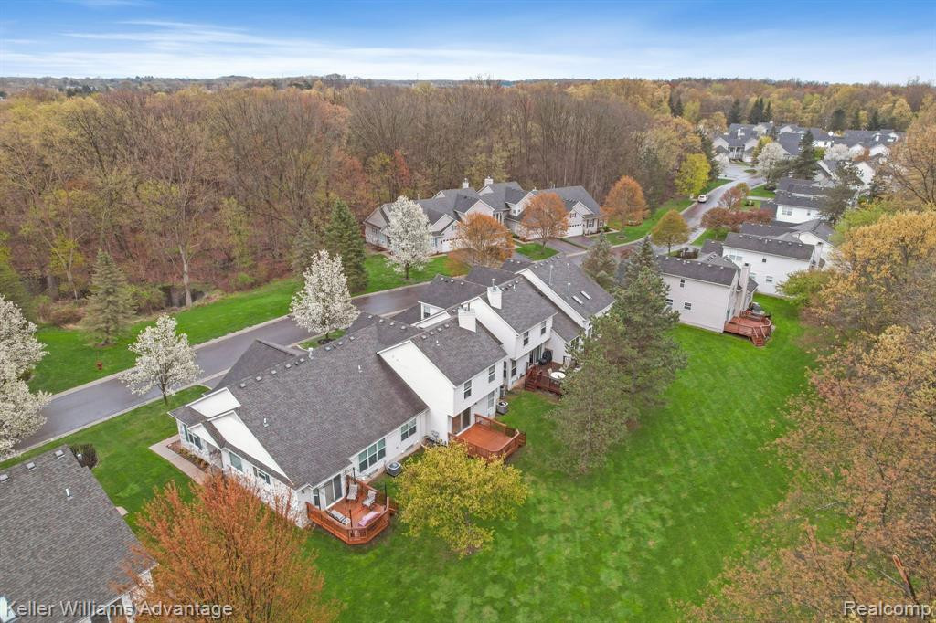 1033 CALPERNIA, Wixom, MI 48393 — Photo 38