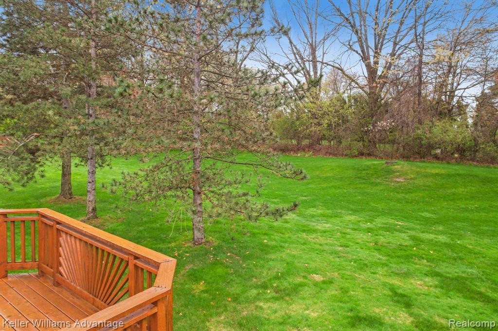1033 CALPERNIA, Wixom, MI 48393 — Photo 41