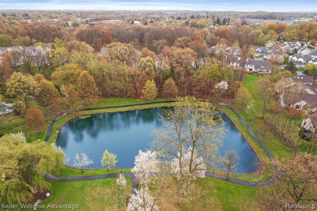 1033 CALPERNIA, Wixom, MI 48393 — Photo 44