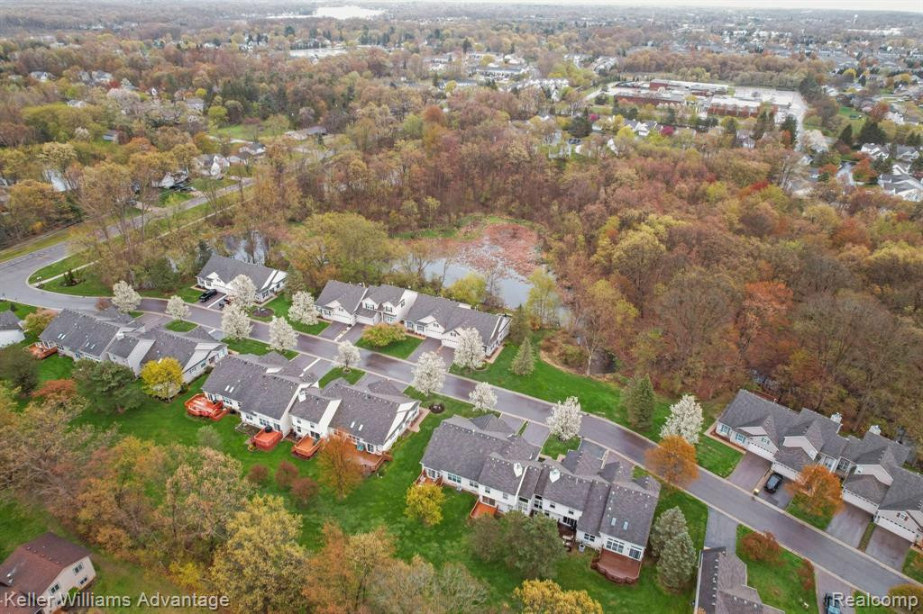 1033 CALPERNIA, Wixom, MI 48393 — Photo 45