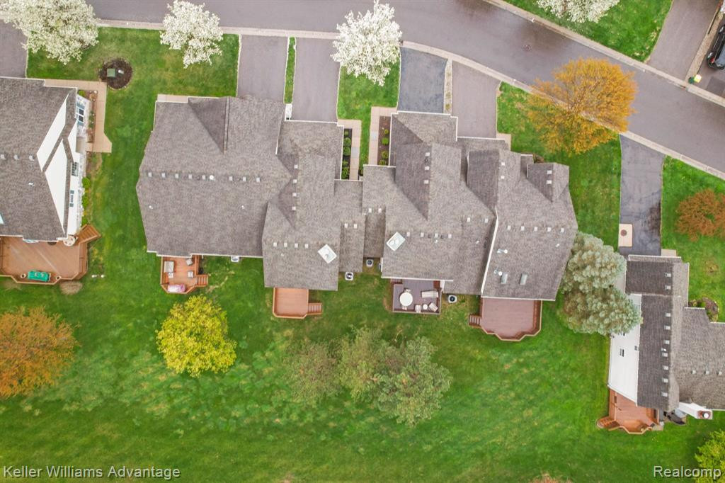 1033 CALPERNIA, Wixom, MI 48393 — Photo 46