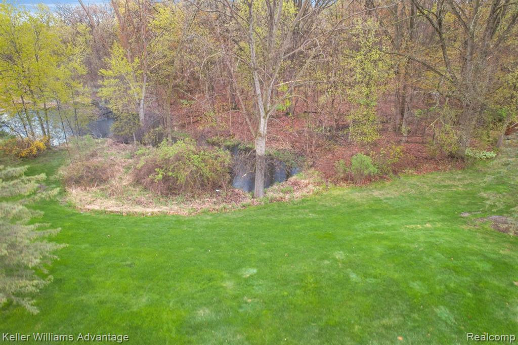 1033 CALPERNIA, Wixom, MI 48393 — Photo 47