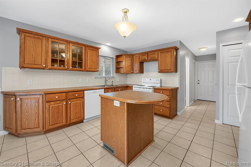 1037 HIGH RIDGE Drive, Canton, MI 48187 — Photo 7