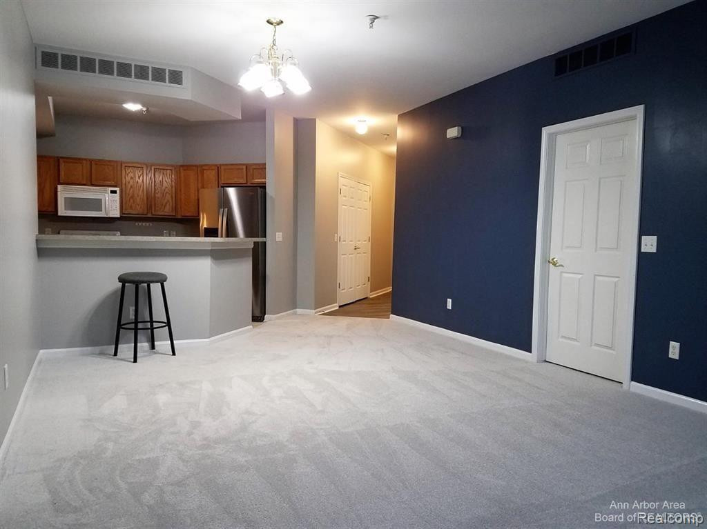 9521 LAKESIDE Drive, Ypsilanti, MI 48197 — Photo 2