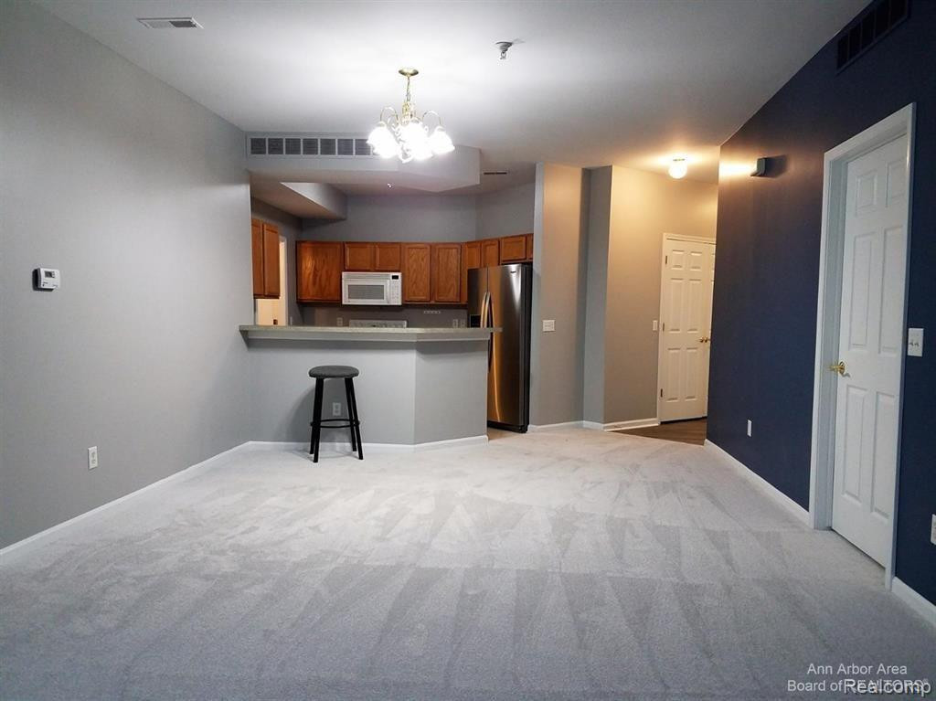 9521 LAKESIDE Drive, Ypsilanti, MI 48197 — Photo 5