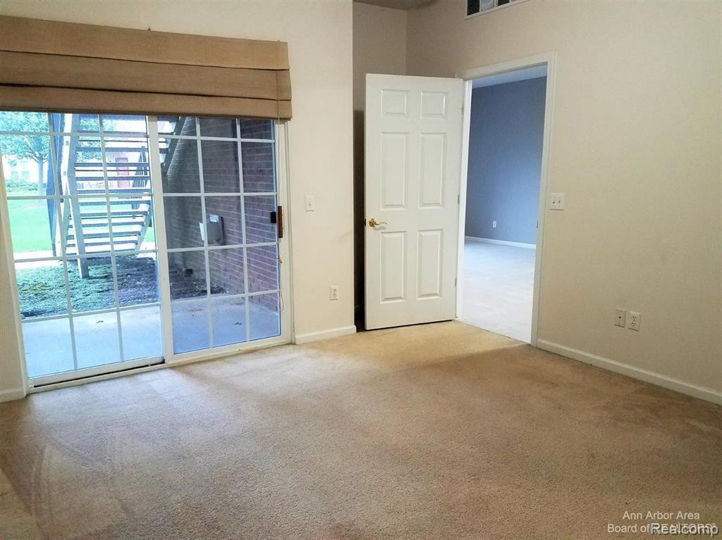 9521 LAKESIDE Drive, Ypsilanti, MI 48197 — Photo 9