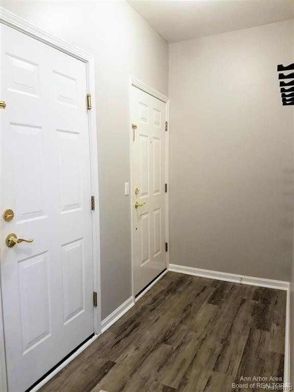 9521 LAKESIDE Drive, Ypsilanti, MI 48197 — Photo 10